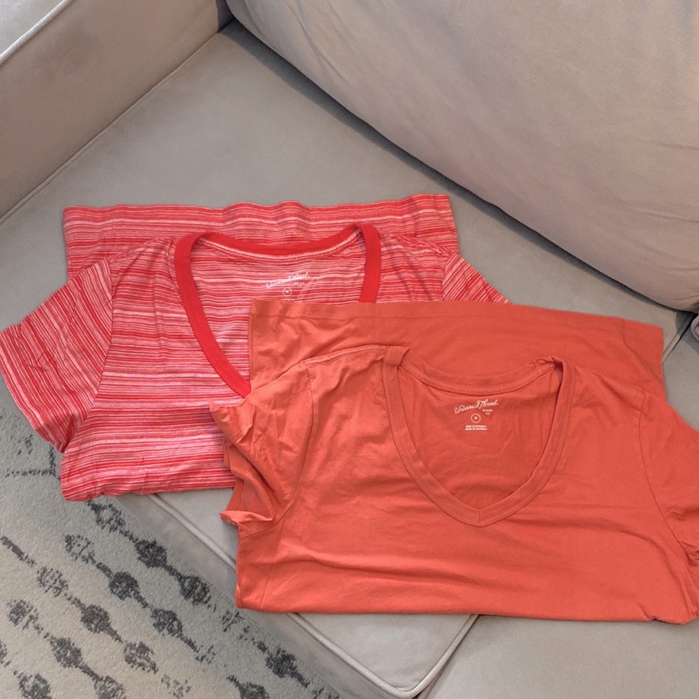 Bundle of 2 v-neck t-shirts